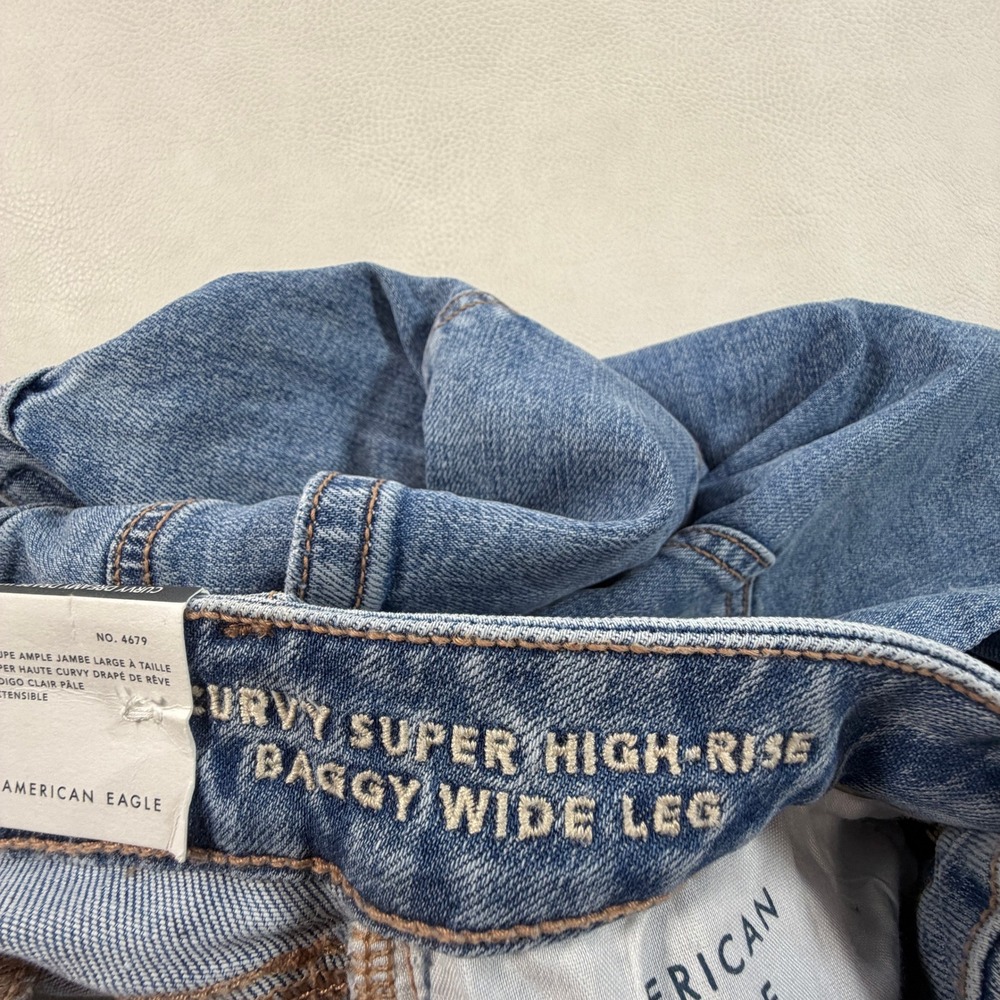 American Eagle Curvy Super High-Rise Baggy Wide Leg Cargo Jeans Light Wash 0 25W - Picture 3 of 13